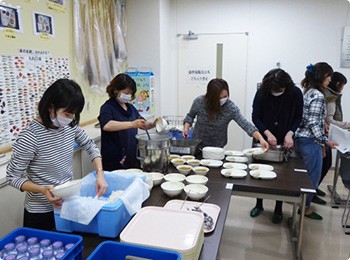 試食会配膳