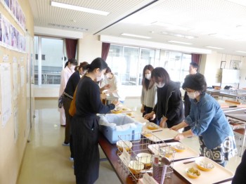 給食配膳