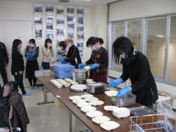 給食当番さん、お願いします