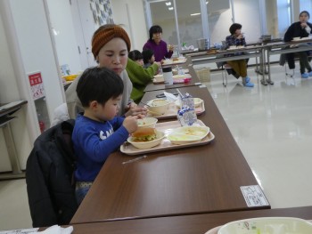 給食をみんなで食べました。